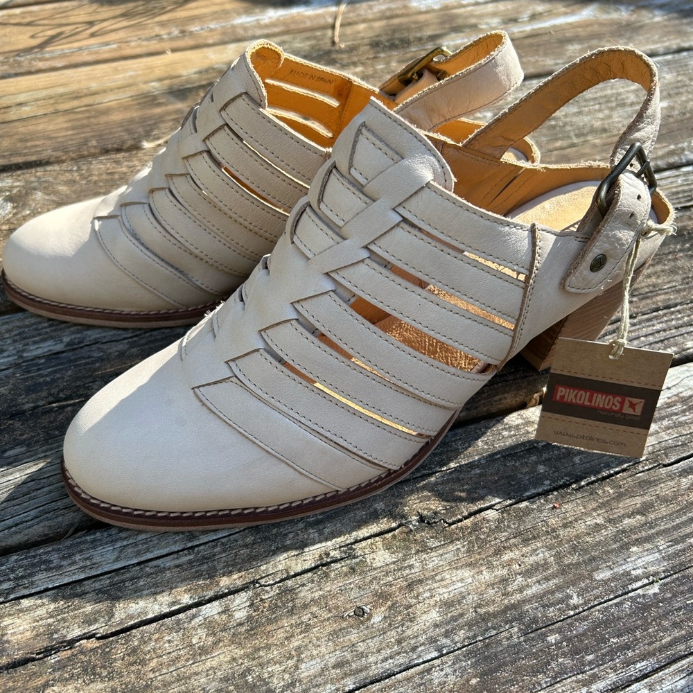 *++SOLD***Brand new Pikolinos Women's Cream Leather Sandals size 42 / 11.5 US